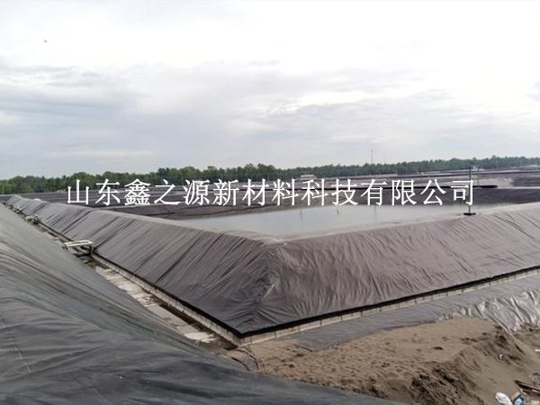 大風(fēng)天氣下鋪設(shè)沼氣池黑膜的技巧：安全高效，創(chuàng)新應(yīng)對