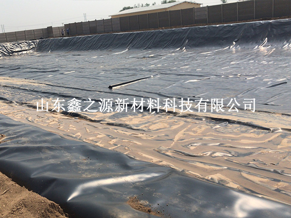 沼氣池建設(shè)：為何選擇黑色HDPE土工膜？