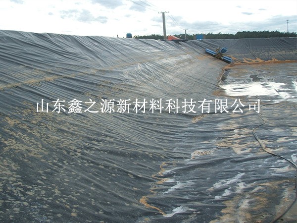 溫度“過(guò)山車”？魚塘防滲膜這樣護(hù)才耐用